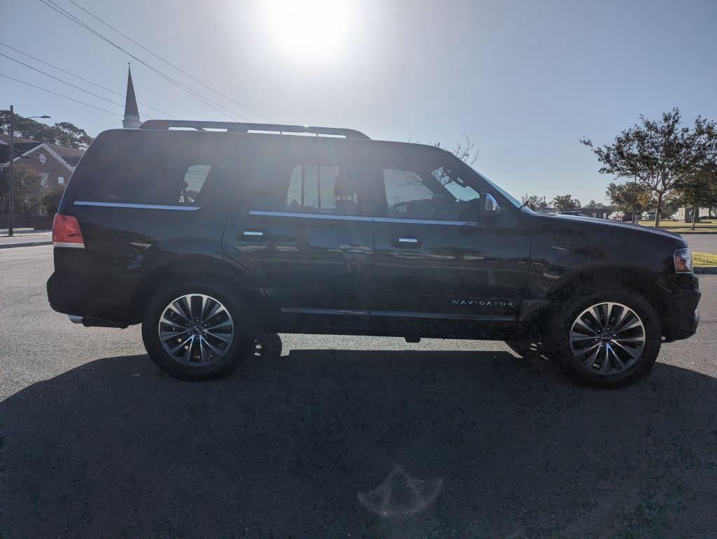 2016 Lincoln Navigator - $14,995